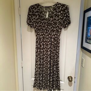 Chic Green and Cream Floral Midi Dress